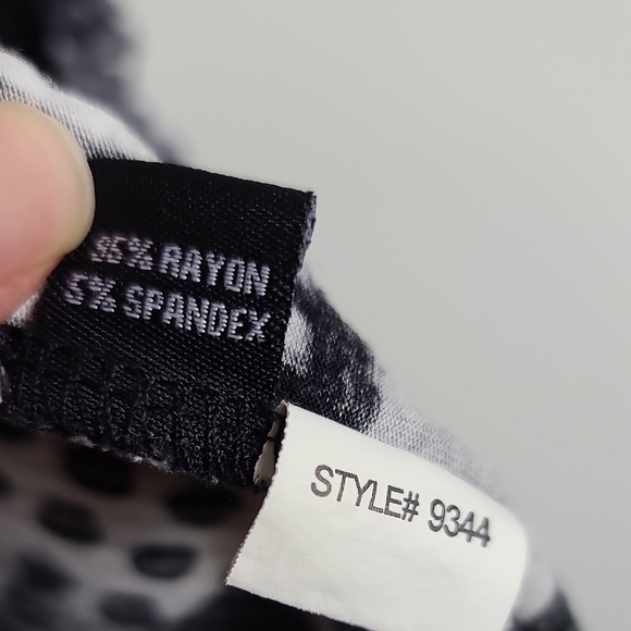 LYNN RITCHIE SILVER Black & White Abstract Patterned Blouse Button Up Size Small - Picture 5 of 13